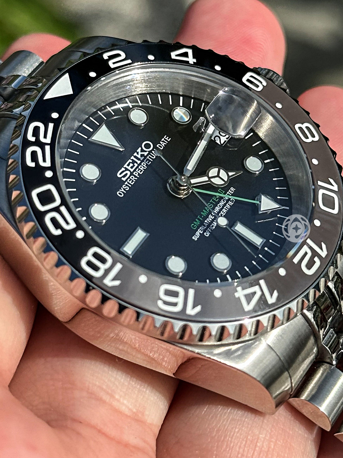 GMT – BRUCE WAYNE