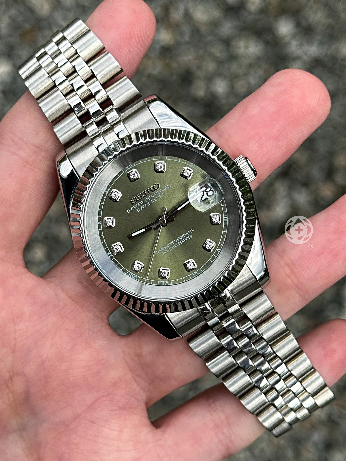 Seikojust – olive green stones