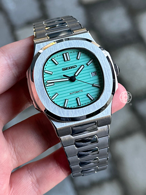 NAUTILUS –  TIFFANY BLUE