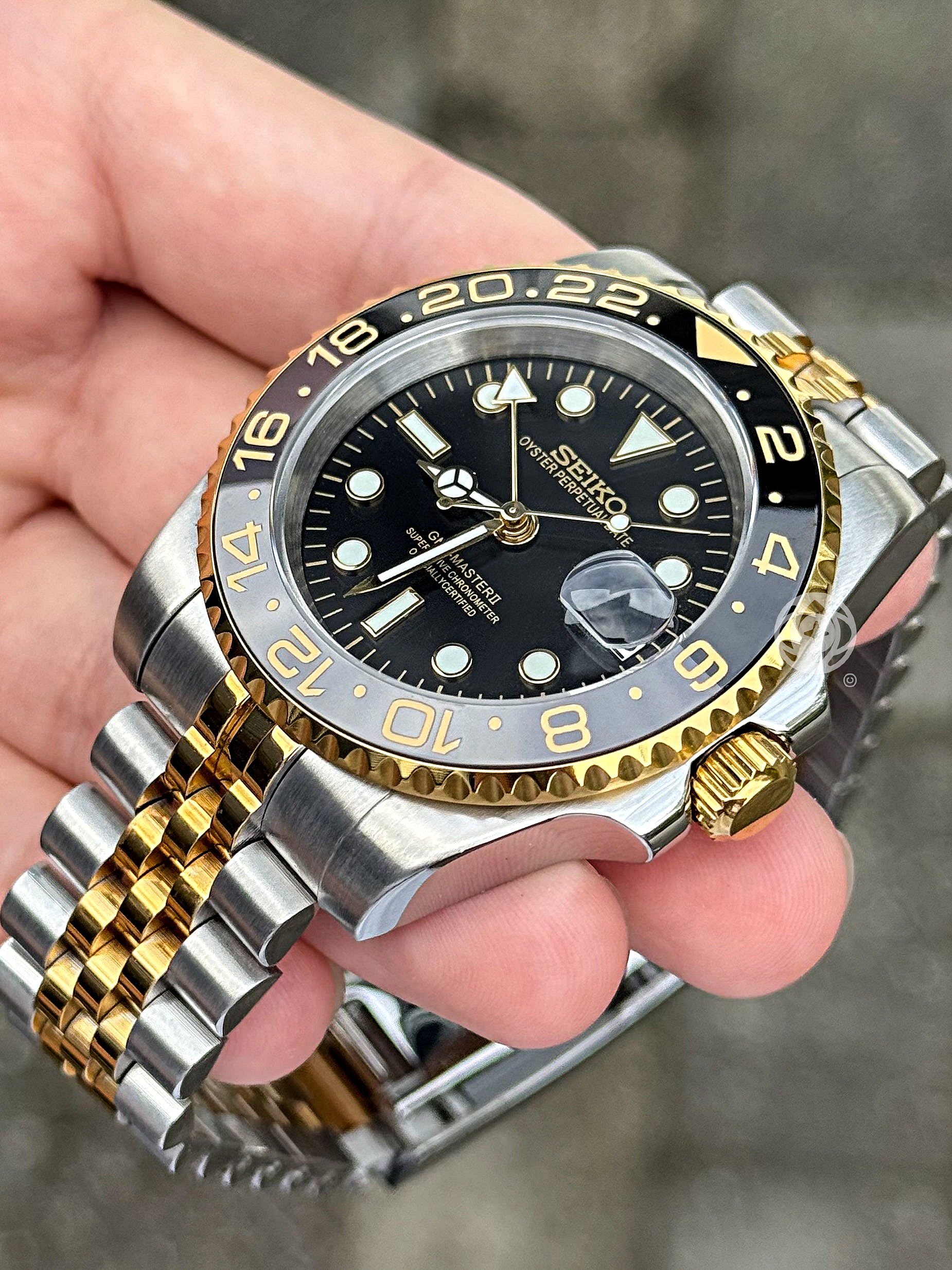 GMT – TWOTONE BLACK GOLD